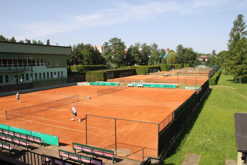 Valašské Meziříčí Penzion Tenis Klub Deza מראה חיצוני תמונה